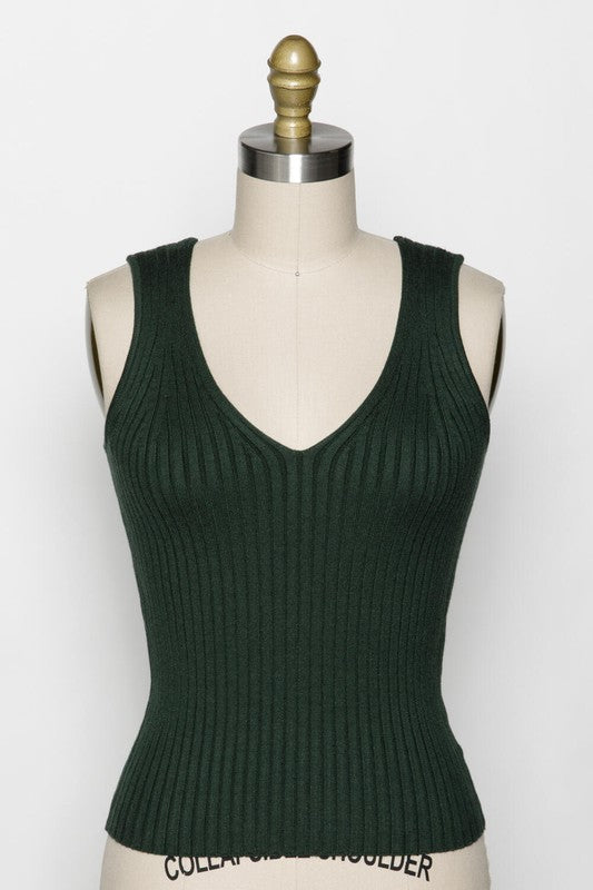 Ofelia Ribbed V-Neck Sleeveless Sweater Top in Hunter Green