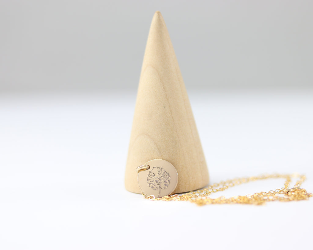 Sloane Monstera Leaf Disc Necklace