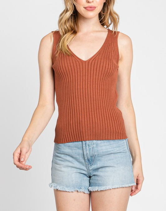 Ofelia Ribbed V-Neck Sleeveless Sweater Top in Rust