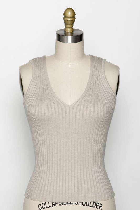 Ofelia Ribbed V-Neck Sleeveless Sweater Top in Fog