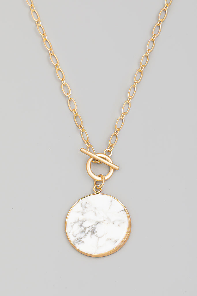 MARBLE GOLD ROUND TOGGLE NECKLACE