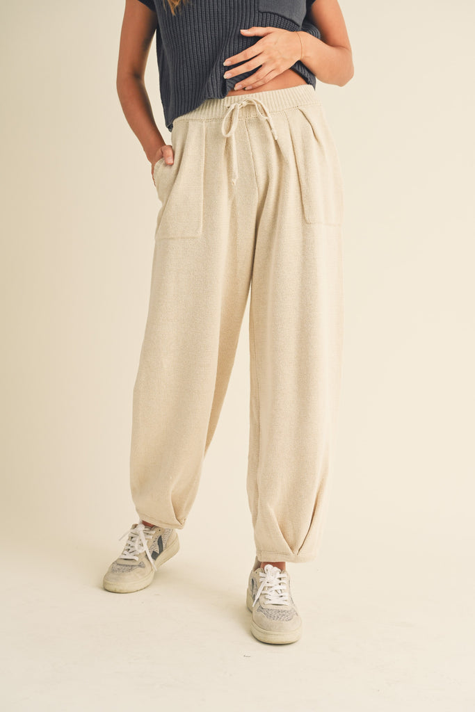 Jaclyn Pleated Bottom Knitted Pants in Cream