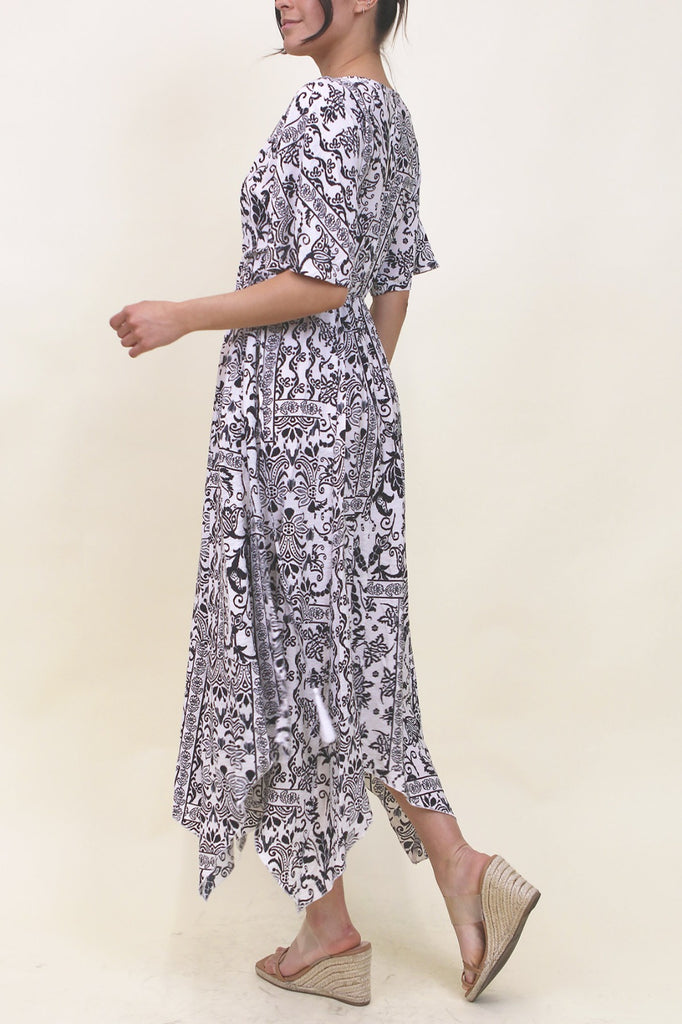 Everyday Escape Black And White Mix Print V Neck Kimono Sleeve Dress