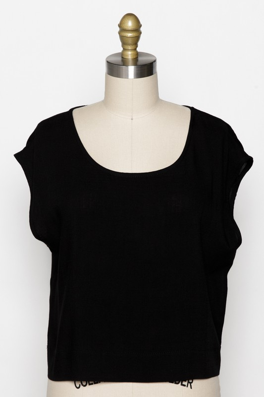 WHAT A BREEZE SHORT SLEEVE TOP IN DUSTY BLACK